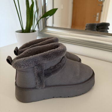 Grey Graceland Winter Boots with Fur Lining
