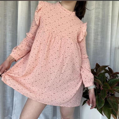 Robe courte rose à fleurs en coton avec doublure