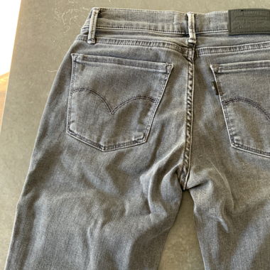 Skinny Jeans Levi‘s (710 Super Skinny) Grösse 24