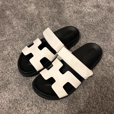 Sandales Hermes blanches et noires