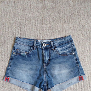 Blaue Shorts