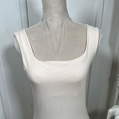 Top Beige con Scollo Quadrato