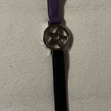 Ceinture avec boucle pentagramme violet/noir