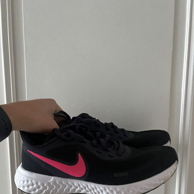 Nike Revolution 