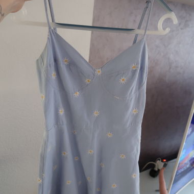 Stradivarius hellblaues Gänseblümchen-Sommerkleid S