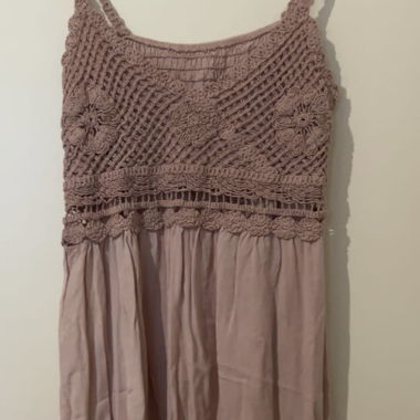 Short pink dress with crochet straps