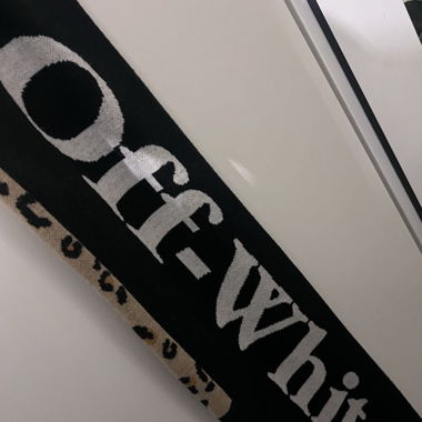 Sciarpa Off-White con motivo leopardato