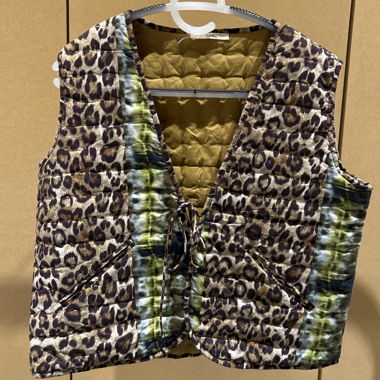 Gilet Hod smanicato con motivi