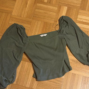 Top verde scuro con maniche a palloncino