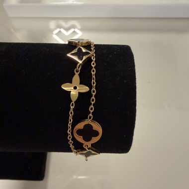 Gold-coloured charm bracelet