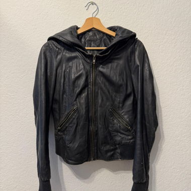 Lederjacke mit Kapuze