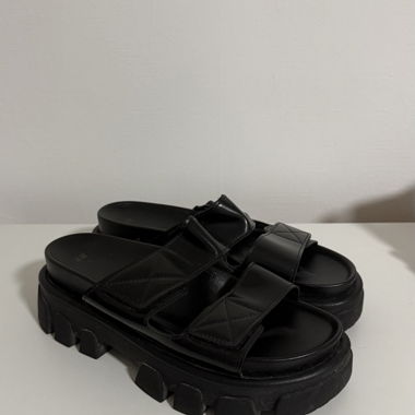 Schwarze Chunky Sandalen