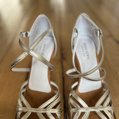 Goldene Tanzschuhe Anna Kern