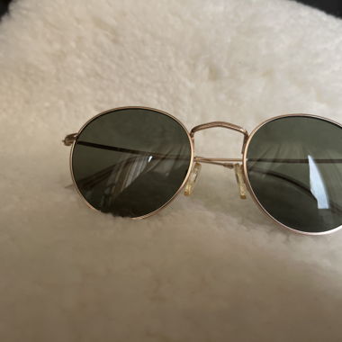 Gold sonnenbrille mit grünen gläser