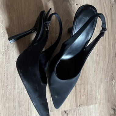 Escarpins noirs à bride arrière