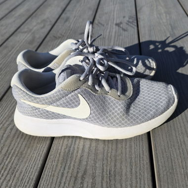 Sneaker Nike grigie