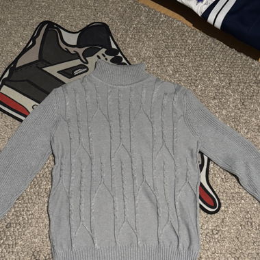 Stylischer Zopfmusterpullover Grösse M