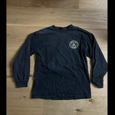 Tee-shirt OBEY et HUF.