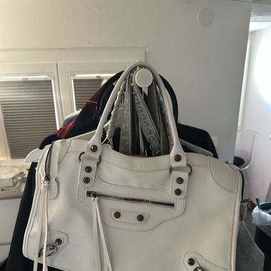 White bag Y2K