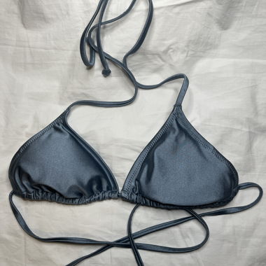 Top bikini blu lucido