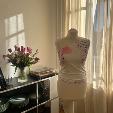 Top monospalla con stampa floreale