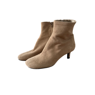 Bottines en daim beige à talon