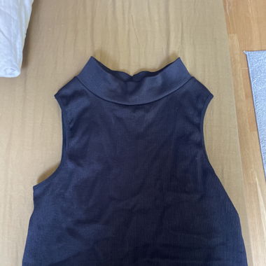 black crop top