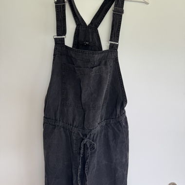 Next Latzkleid schwarz Gr. 12
