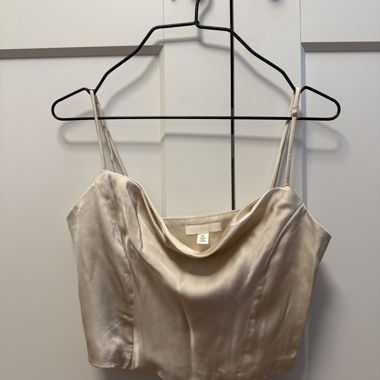 Beige/gold top