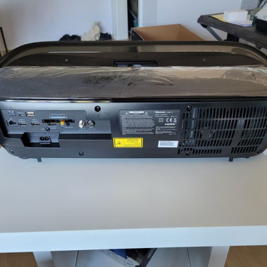 Hisens Ultrashort-Throw Projector