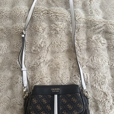Guess Schultertasche