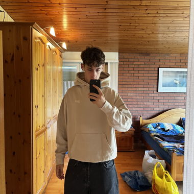 STWD Hoodie und Nike Hoodie weis