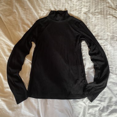 Schwarzer Rollkragenpullover