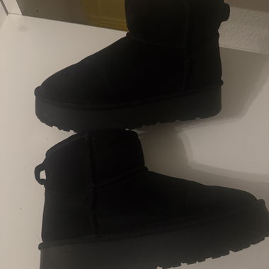 Schwarze Winter-Boots mit Plateausohle