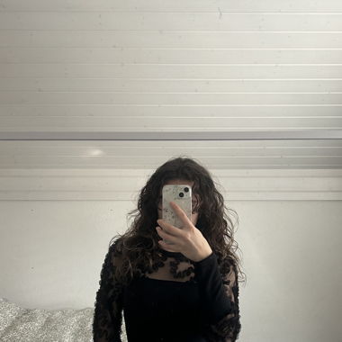 Schwarzes Top