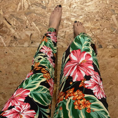 pantalons à fleurs 