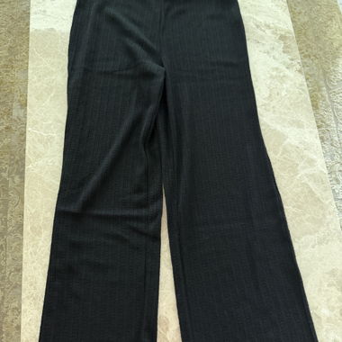 Pantaloni neri a gamba larga