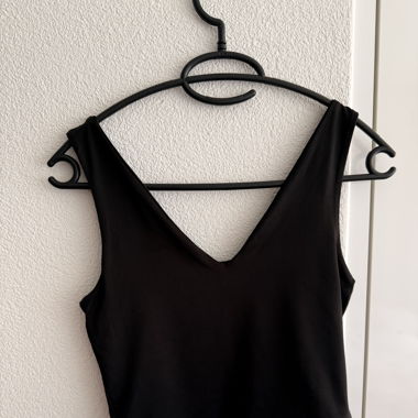 schwarzes Top