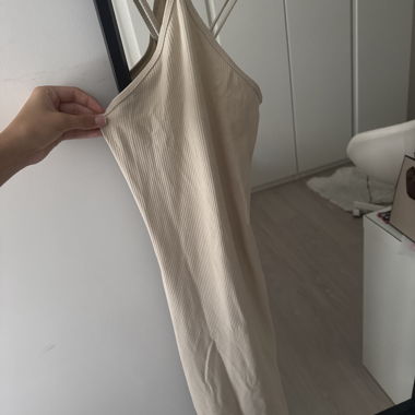 langes Kleid mit Schlitz