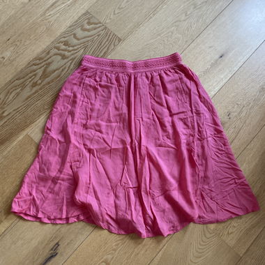 Gonna al ginocchio, colori lampone/fucsia