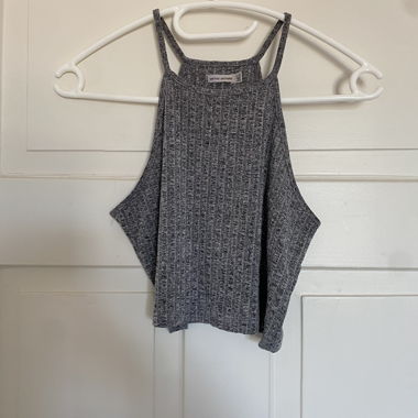 Haut gris à bretelles