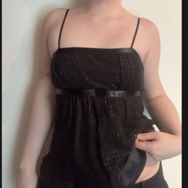 Top a canotta nero in mesh vintage