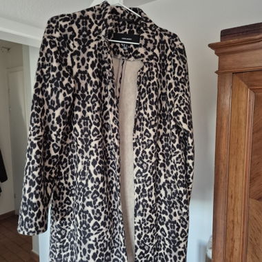 Cappotto con stampa leopardata
