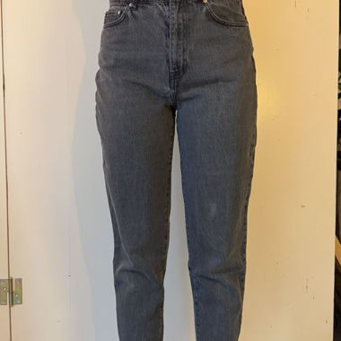 Washed High-Waist Mom Jeans – Black/Grey