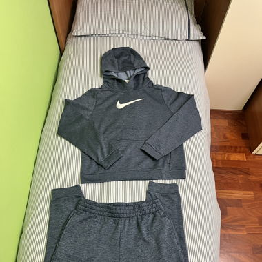 nike tracksuit 