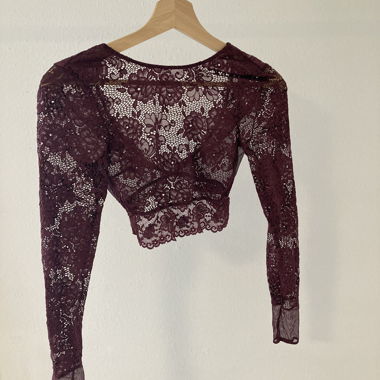 Top in pizzo bordeaux