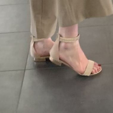 Sandales plates montantes avec strass