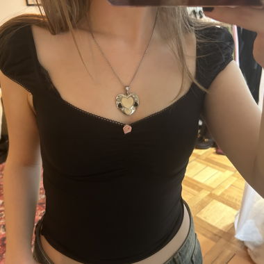 Embroded rose black top 