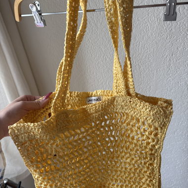 Borsa in paglia gialla Monki