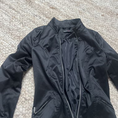 Veste blazer en satin noir